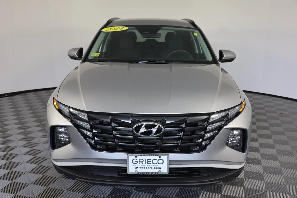 Used 2024 Silver Hyundai SEL image 3
