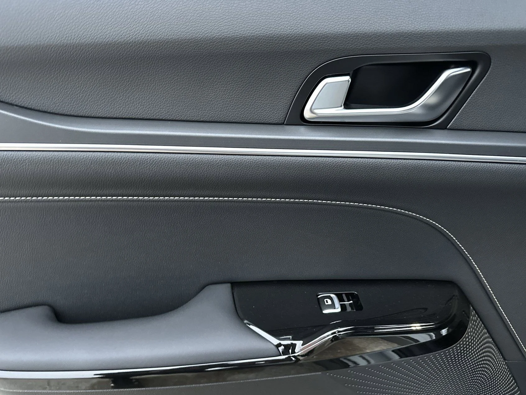 New 2026 Snow White Pearl Kia GT-Line FWD image 34