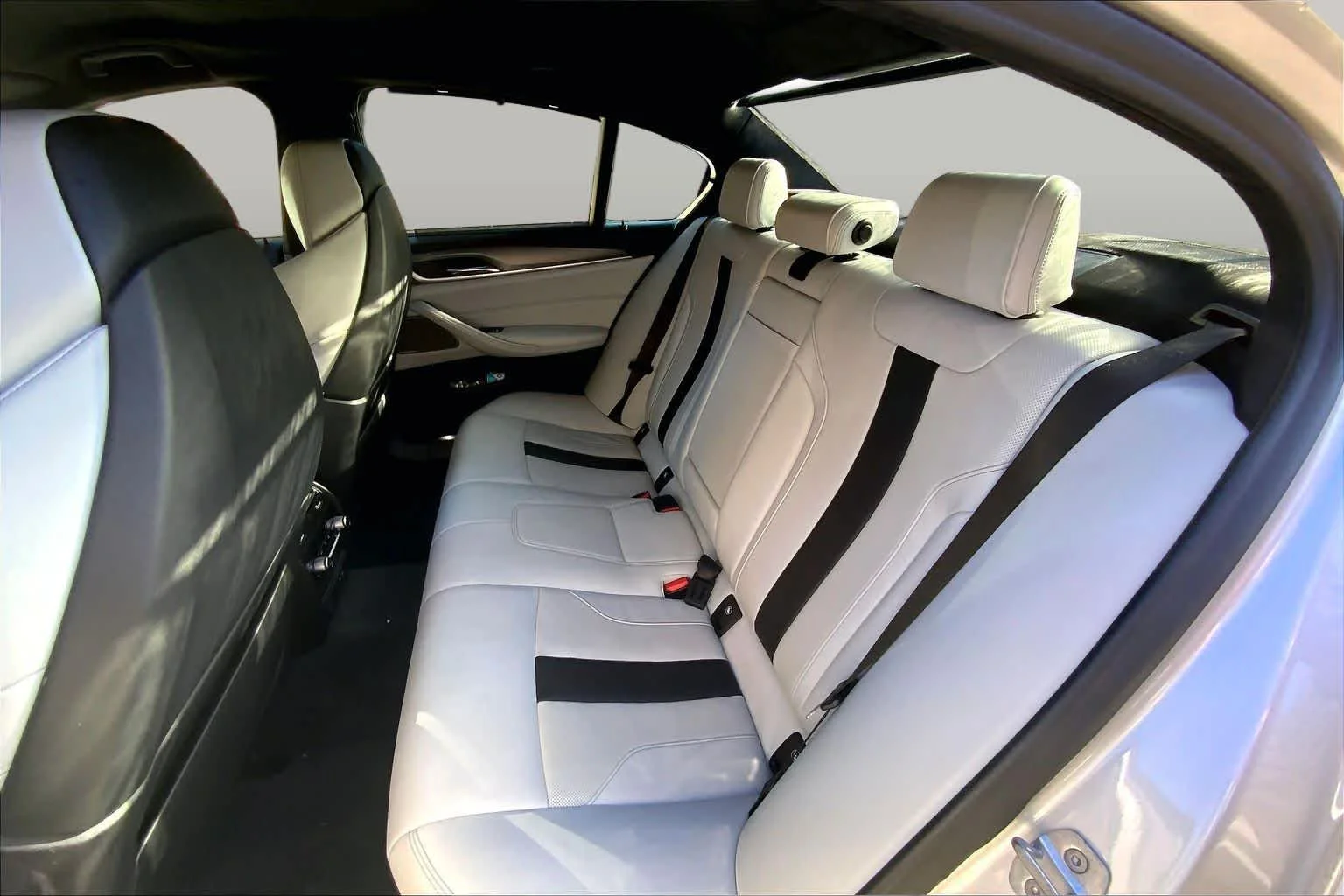 Used 2020 Rhodonite Silver Metallic BMW  image 19