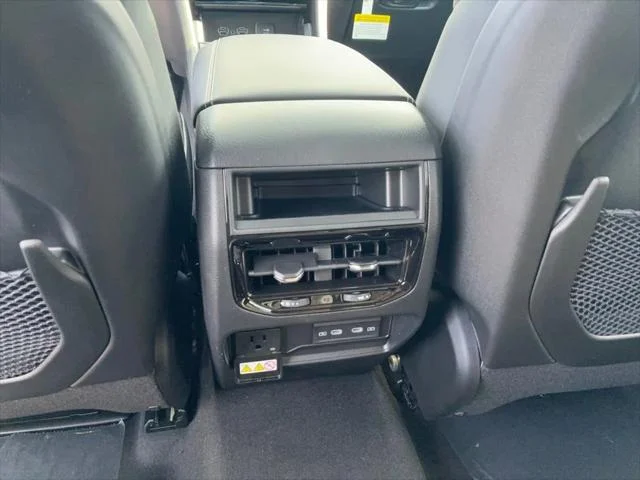New 2026 Bright White Clear-Coat Exterior Paint Jeep Laredo image 19