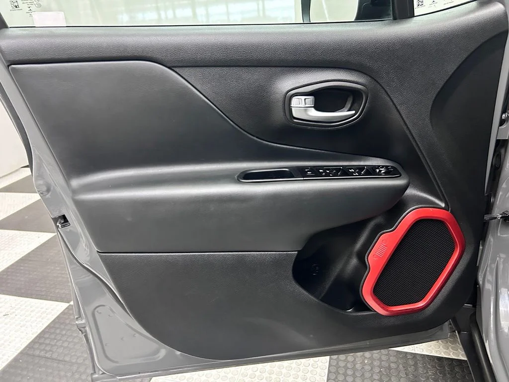 Used 2022 Gray Jeep Trailhawk image 10