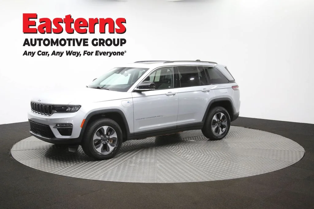 Used 2022 Silver Jeep 4xe image 60