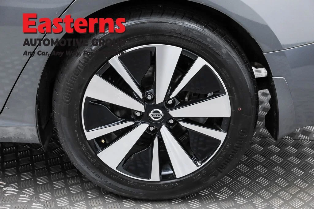 Used 2022 Gray Nissan 2.5 SV image 30