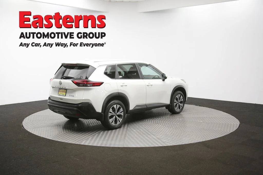 Used 2022 White Nissan SV image 39