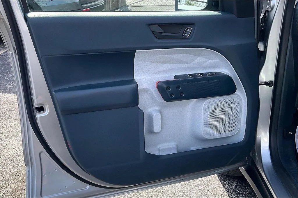 Used 2024 Silver Ford XLT image 22