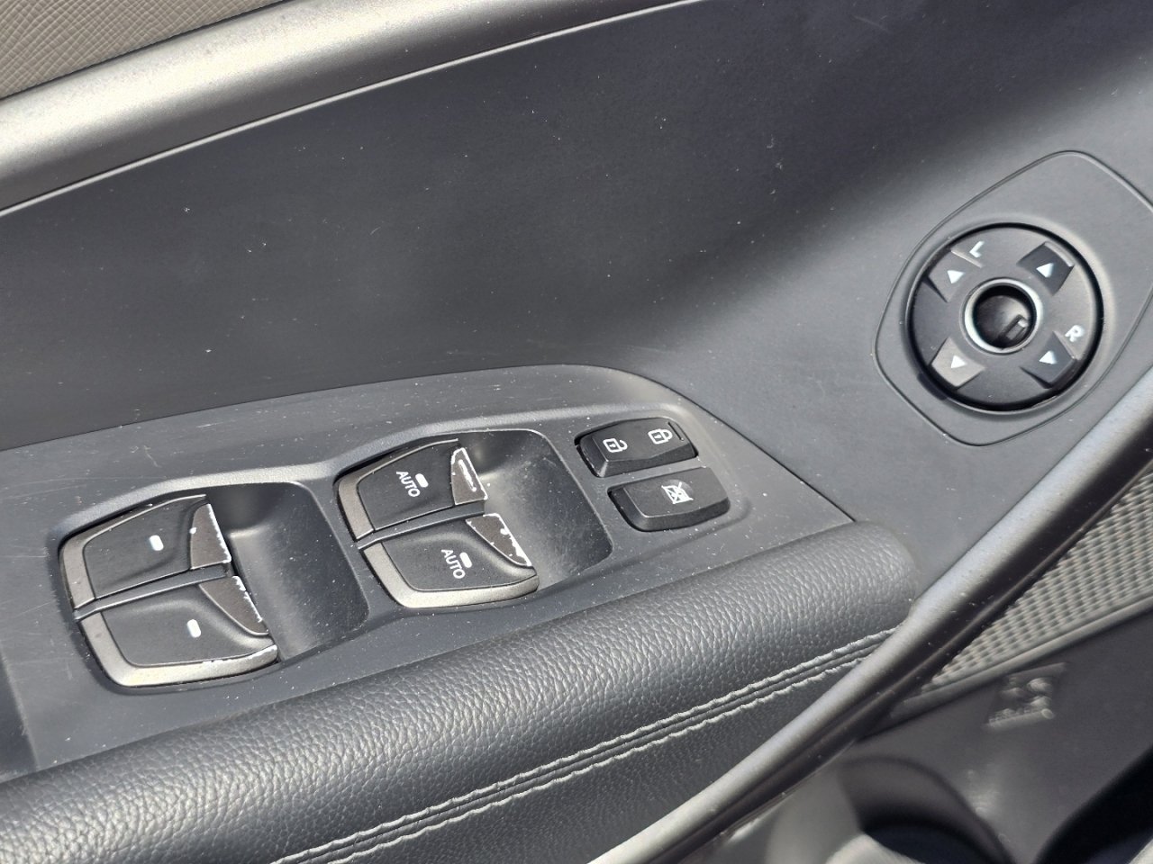 Used 2018 Silver Hyundai  image 25