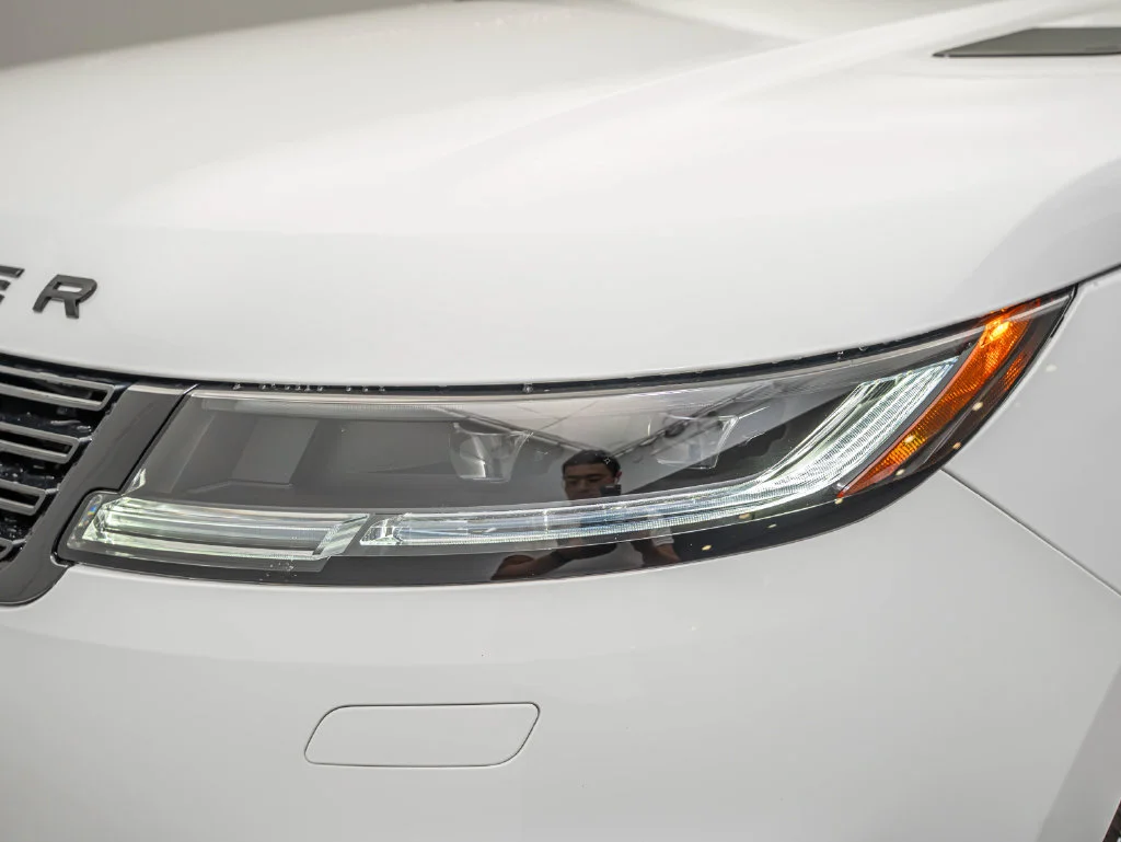 Used 2026 Fuji White Land Rover SE image 15