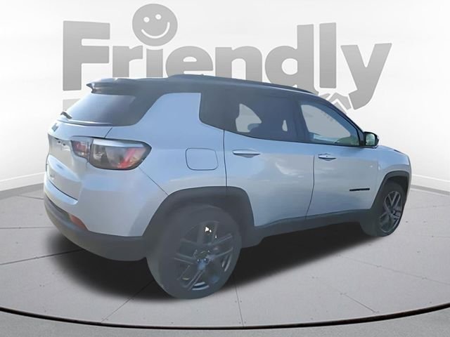 New 2026 Silver Zynith Metallic Clear-Coat Exterior Paint Jeep Limited image 5