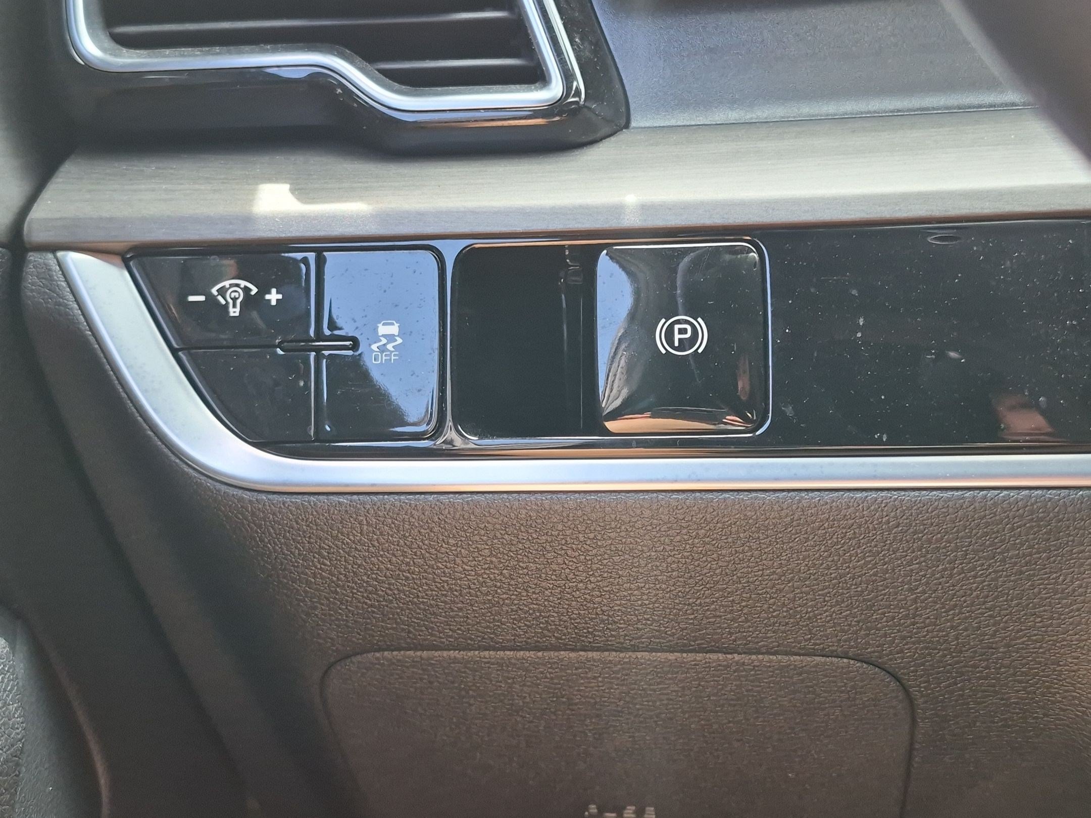 Used 2024 Wolf Gray Kia X-Line image 23