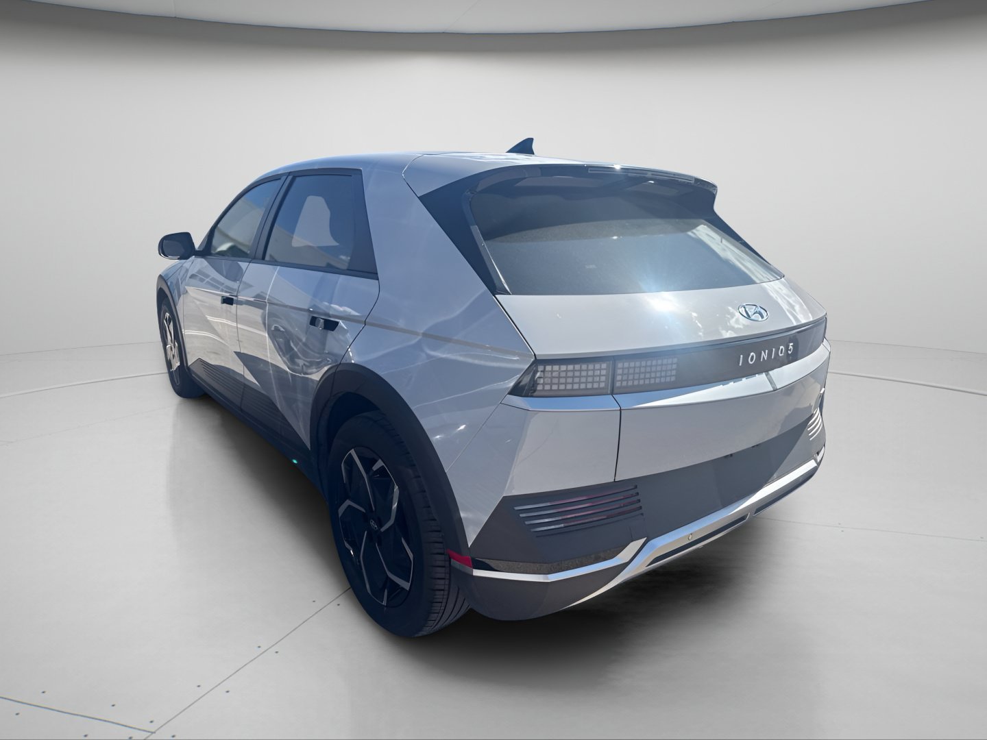 Used 2024 Cyber Gray Hyundai SEL image 11
