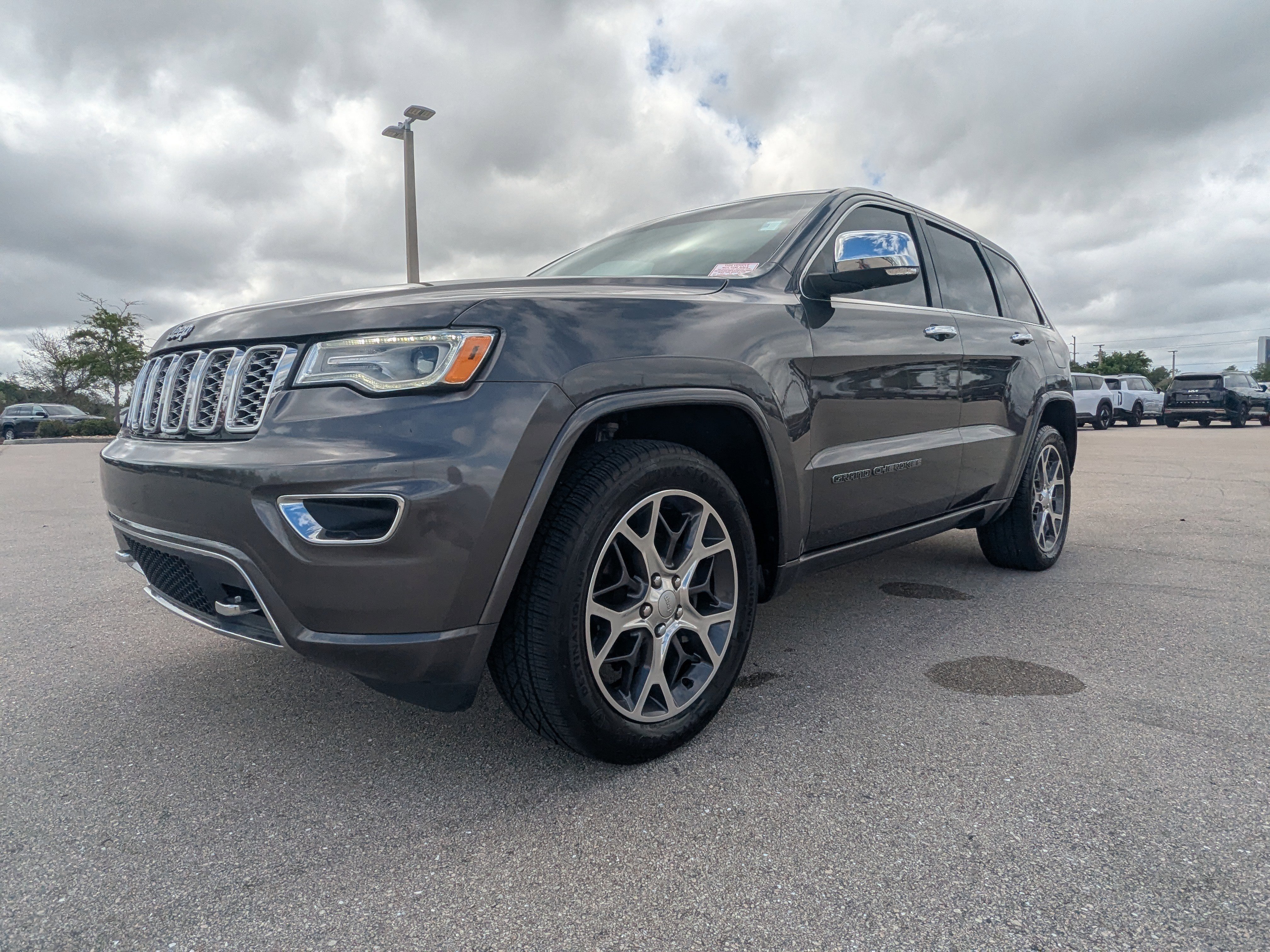Used 2019 Granite Crystal Metallic Clearcoat Jeep Overland image 9