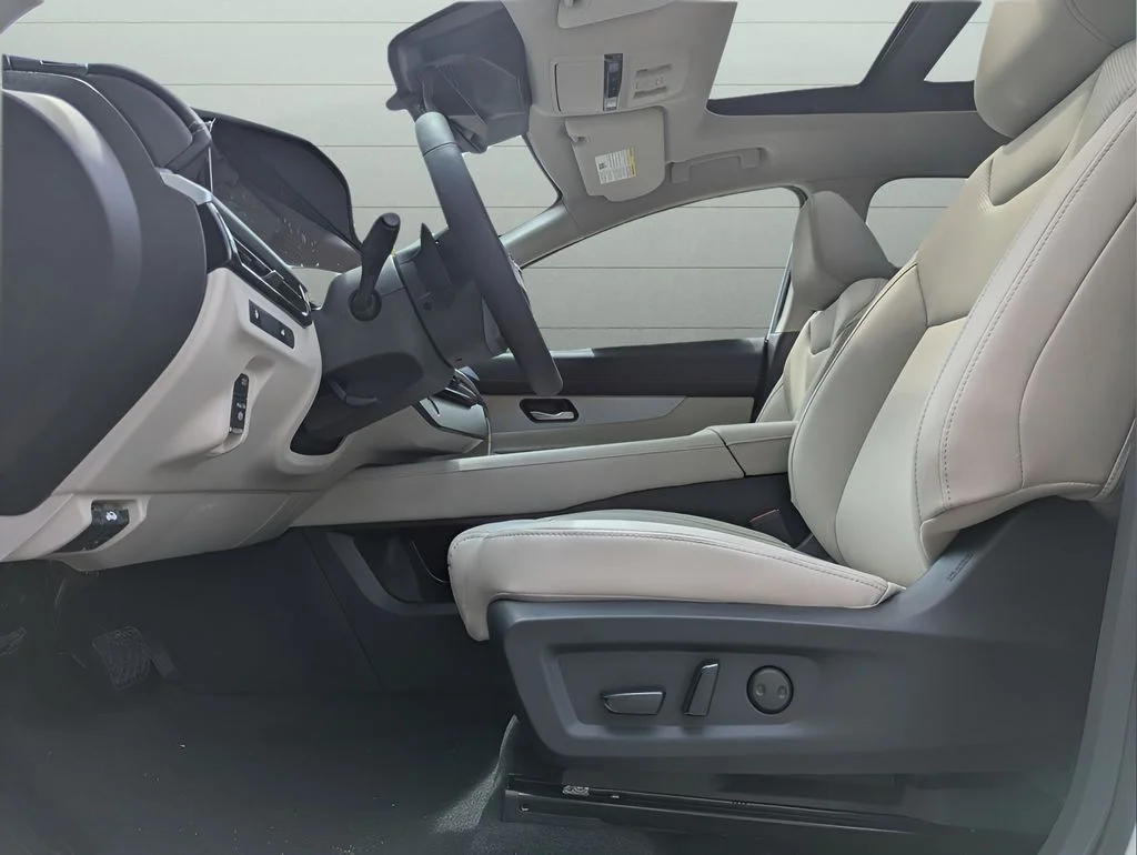 New 2026 White Nissan SL image 10