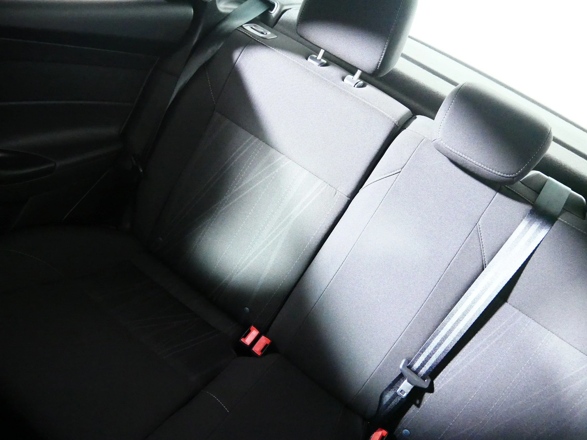 Used 2017 White Gold Metallic Ford SE image 12