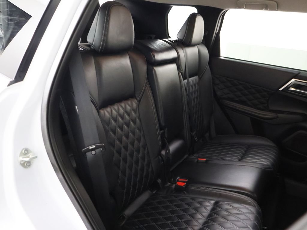 Used 2022 White Mitsubishi SEL image 35