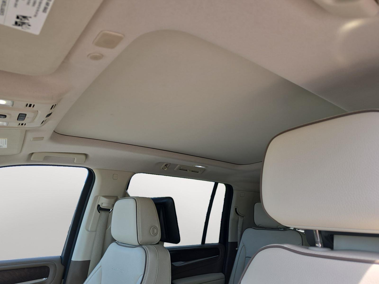 Used 2021 White Frost Tricoat GMC Denali image 15