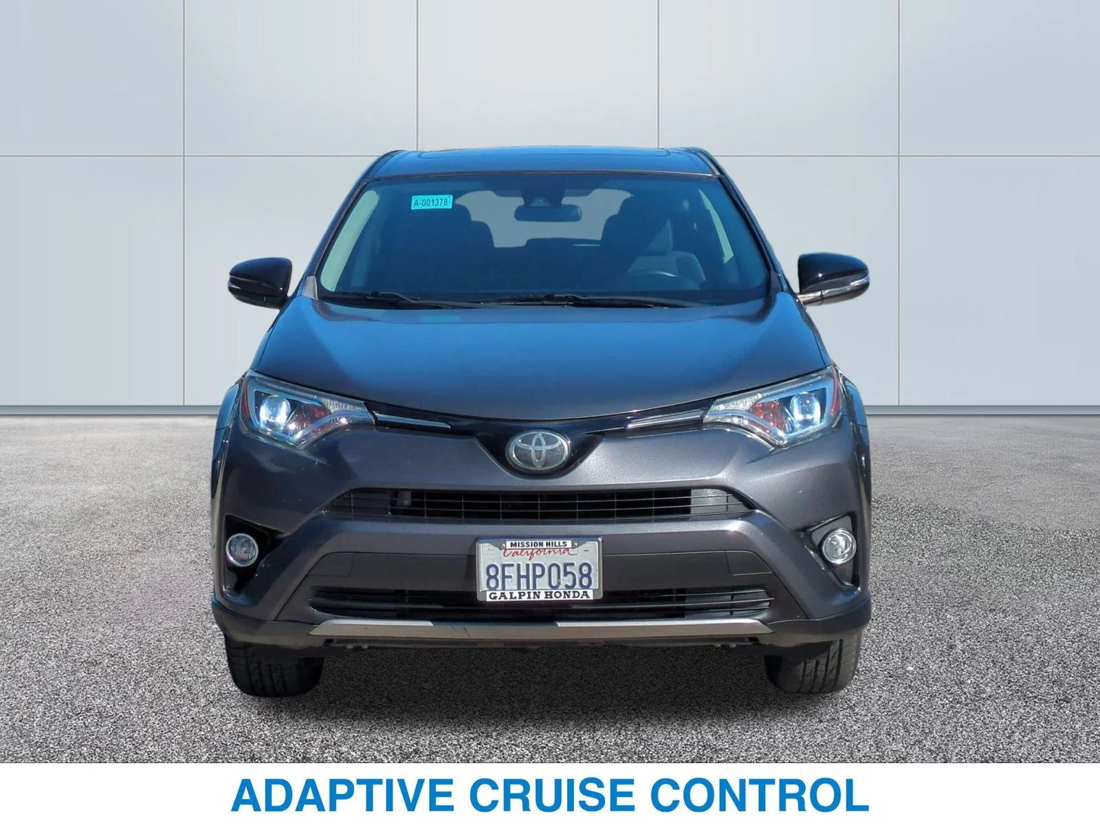Used 2018 Gray Toyota XLE image 3
