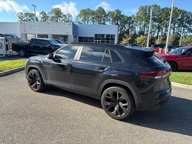 Used 2024  Volkswagen 2.0T SEL R-Line image 8