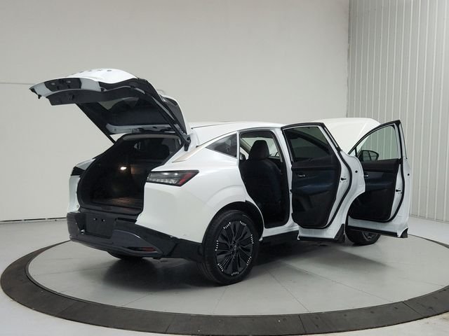 Used 2025 White Nissan Platinum image 15