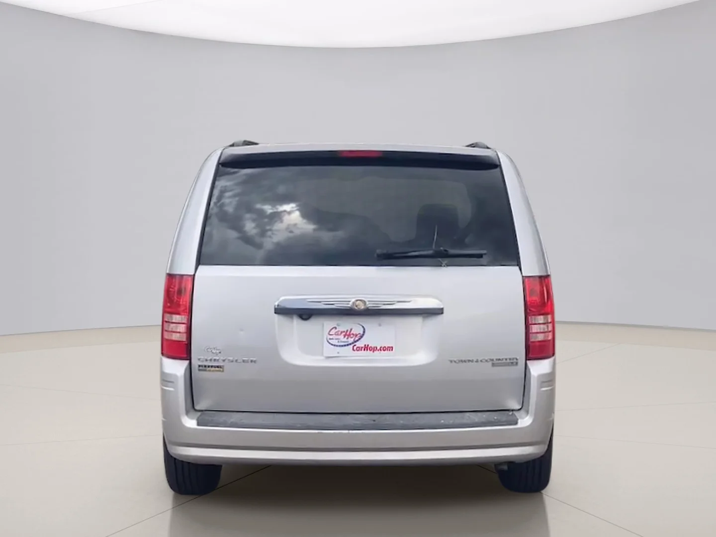 Used 2010 Silver Chrysler LX image 4