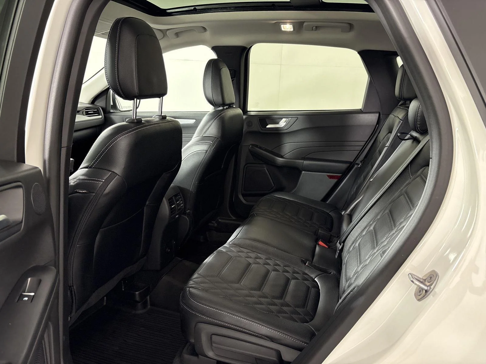 Used 2023 Star White Metallic Tri-Coat Ford Platinum image 13