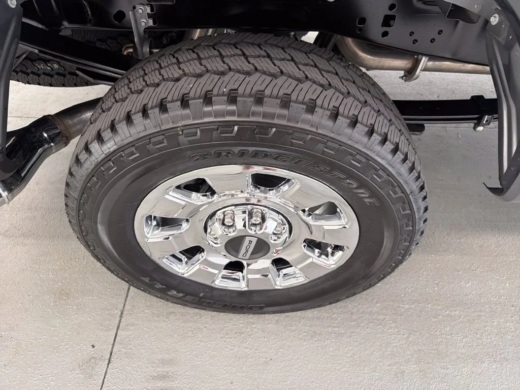 New 2027 Gray Ford Lariat image 5