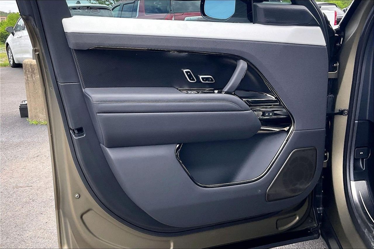 Used 2024 Carbon Bronze SV Bespoke Ultra Metallic Satin Land Rover SV Edition One Carbon Bronze image 22
