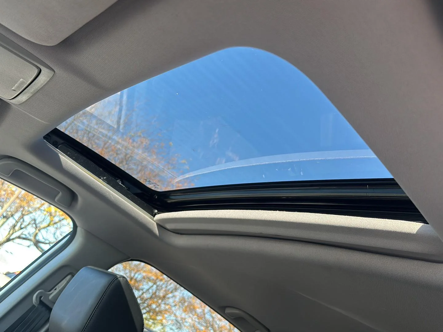Used 2019 Platinum White Pearl Honda EX-L image 13