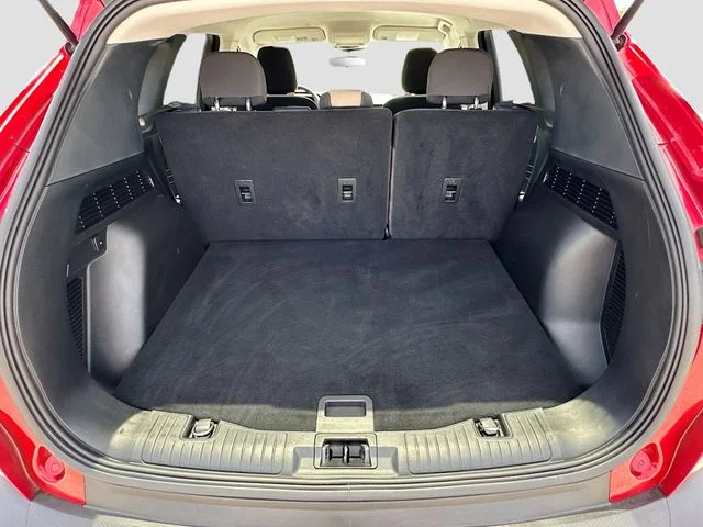 Used 2021 Red Ford SE image 25