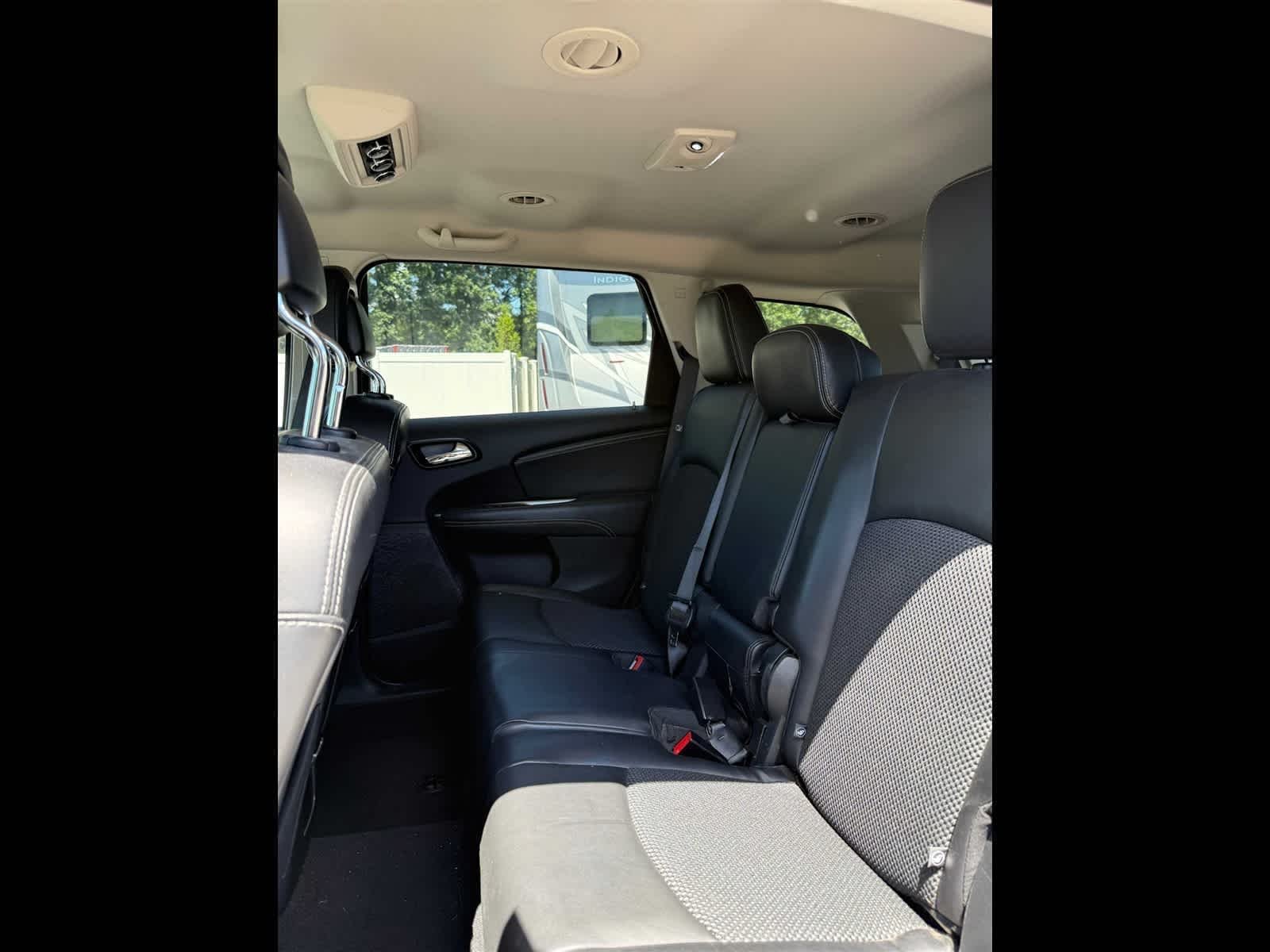 Used 2018 Vice White Dodge Crossroad image 13