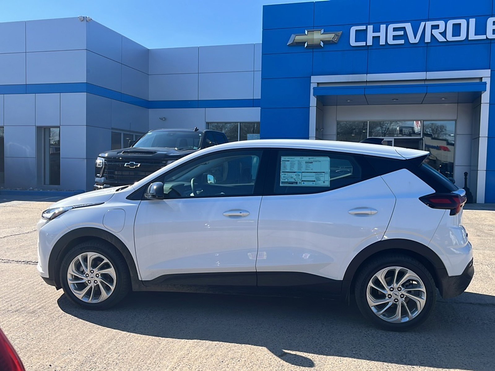 New 2027 Summit White Chevrolet LT image 7