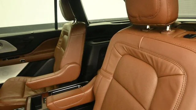 Used 2022 Blue Metallic Lincoln Reserve image 11