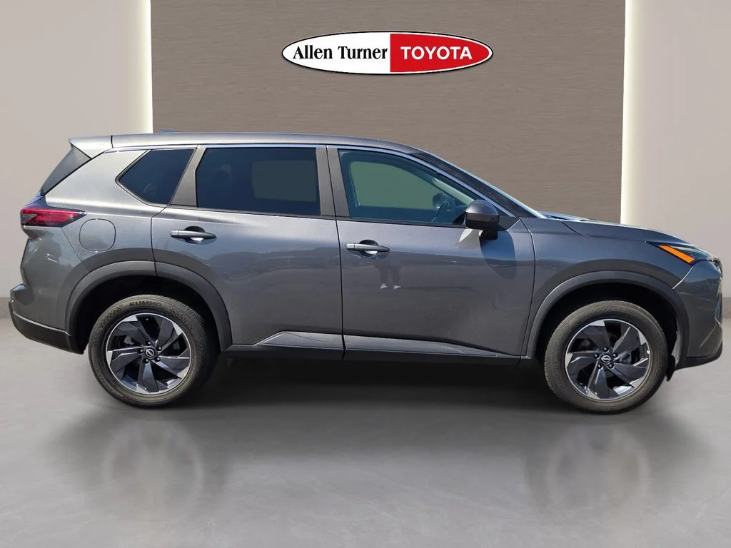 Used 2025 Gray Nissan SV image 5