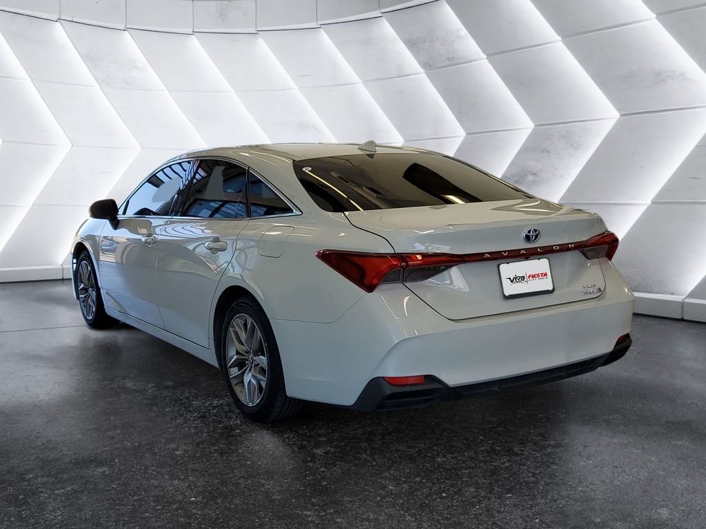 Used 2022 White Toyota XLE Plus image 6
