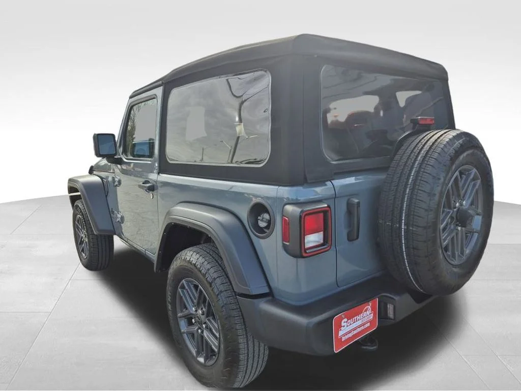 Used 2024 Gray Jeep Sport S image 4