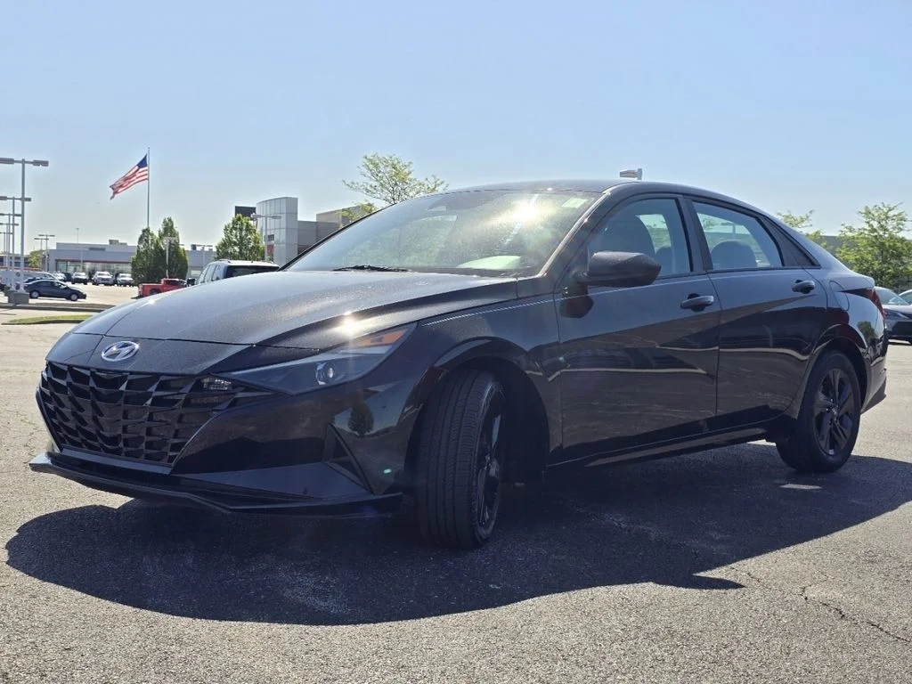 Used 2022 Black Hyundai SEL image 11