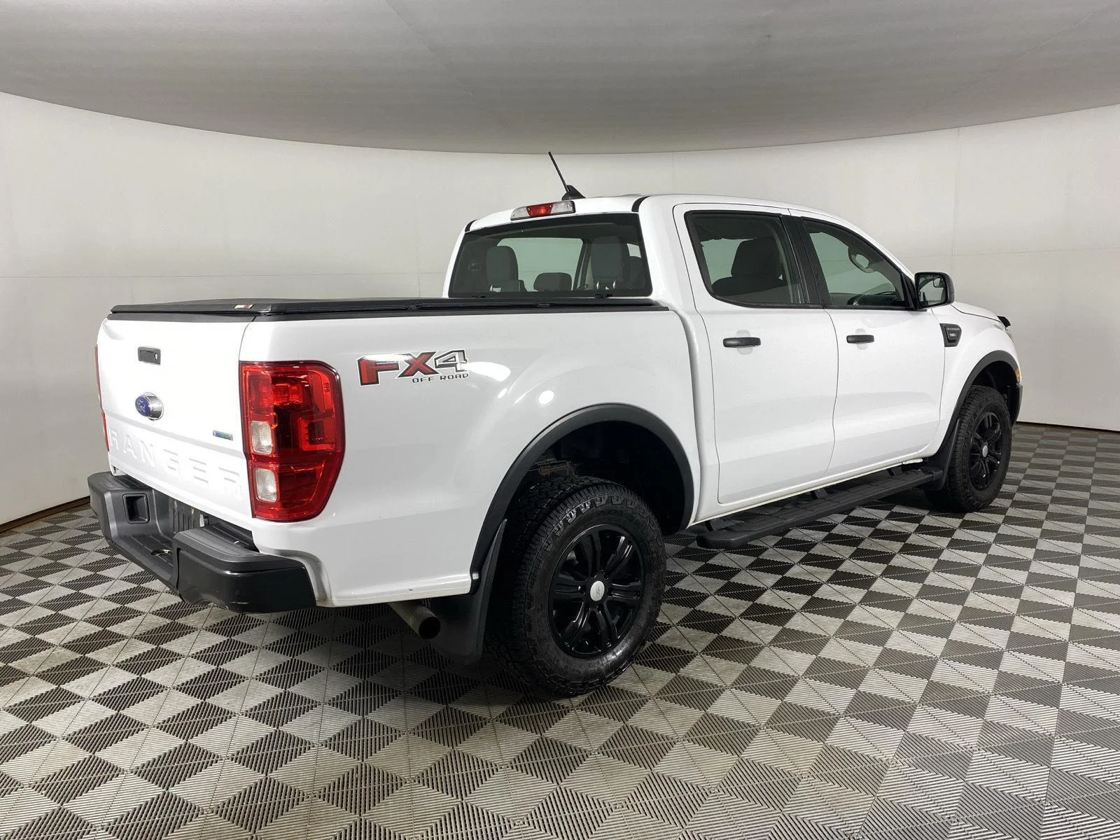 Used 2019 Oxford White Ford XL image 10