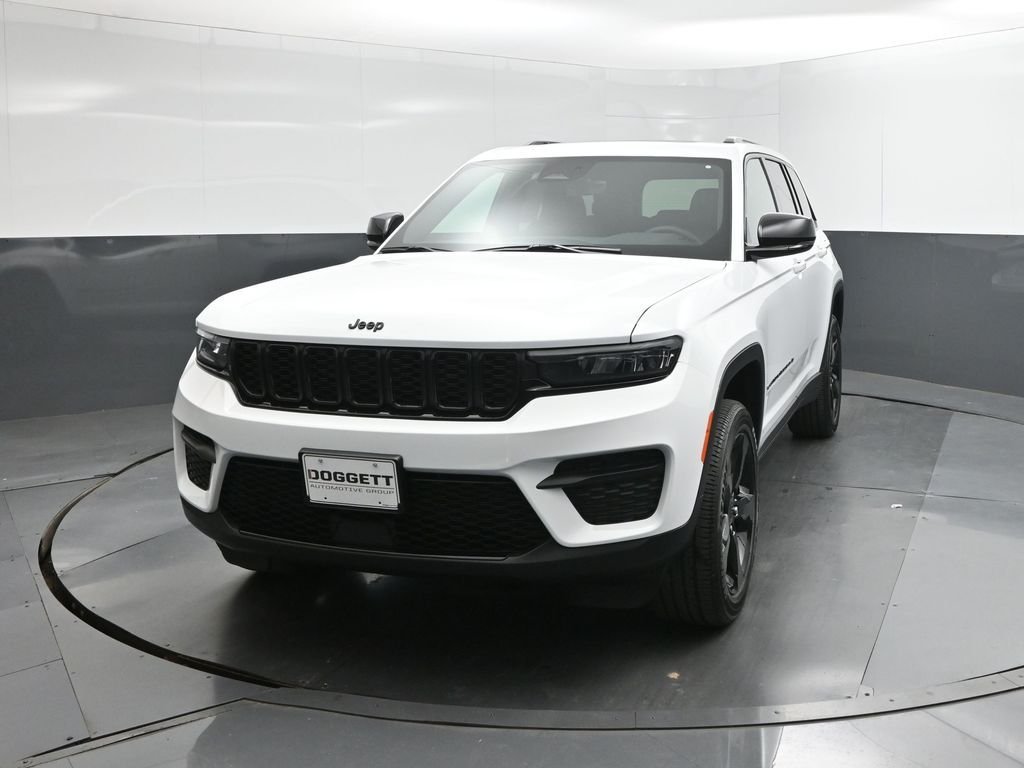 New 2025 Bright White Clear-Coat Exterior Paint Jeep Altitude X image 30