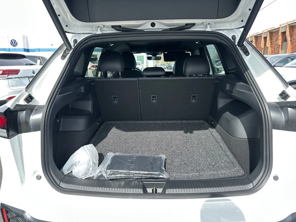 New 2026  Volkswagen 2.0T SE R-Line Black image 24
