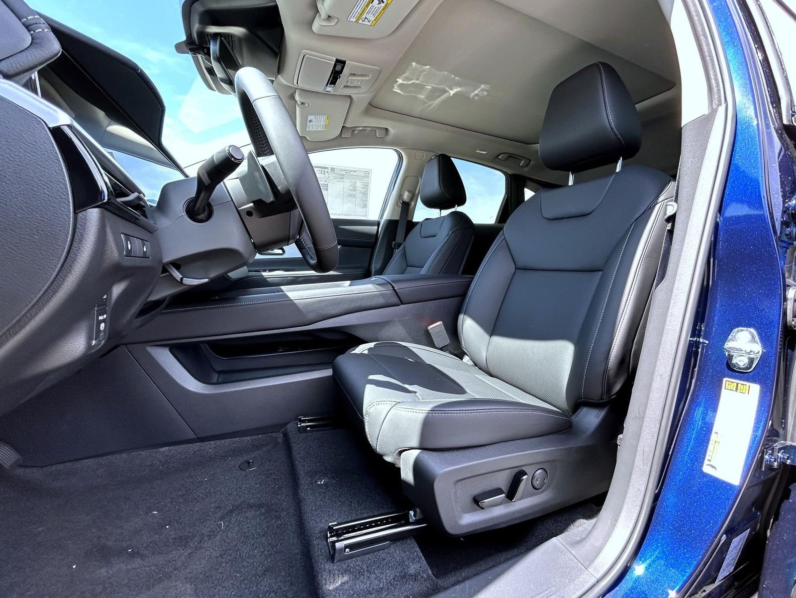 New 2026 Deep Ocean Blue Pearl Nissan SL image 10
