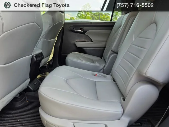 Used 2023 Wind Chill Pearl Toyota XLE image 21