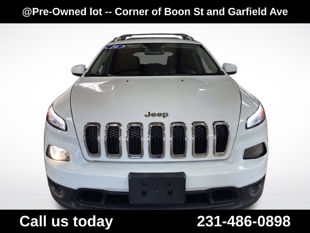 Used 2016  Jeep LATITUDE image 8