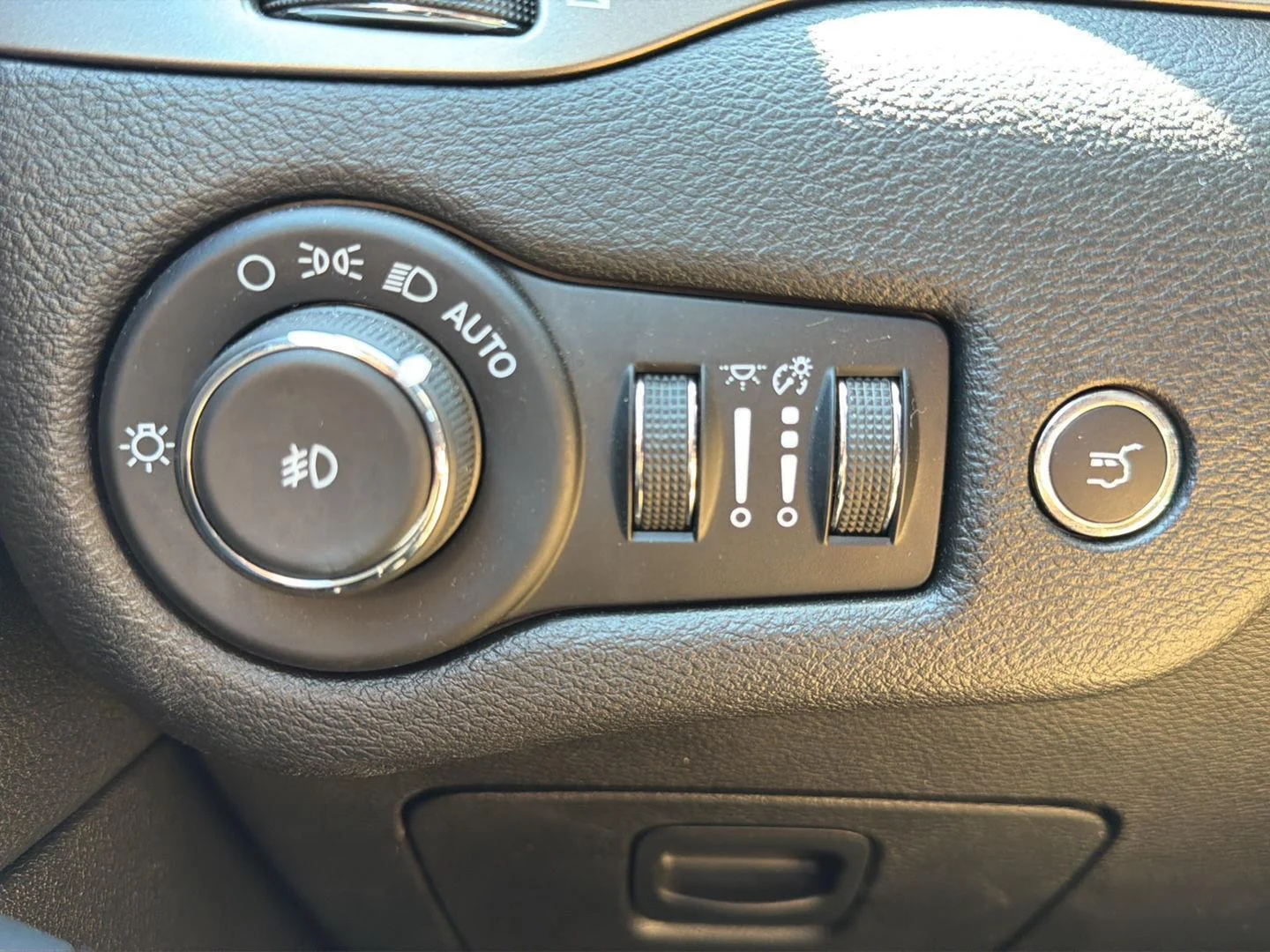 Used 2021 Sting-Gray Clearcoat Jeep Limited image 18