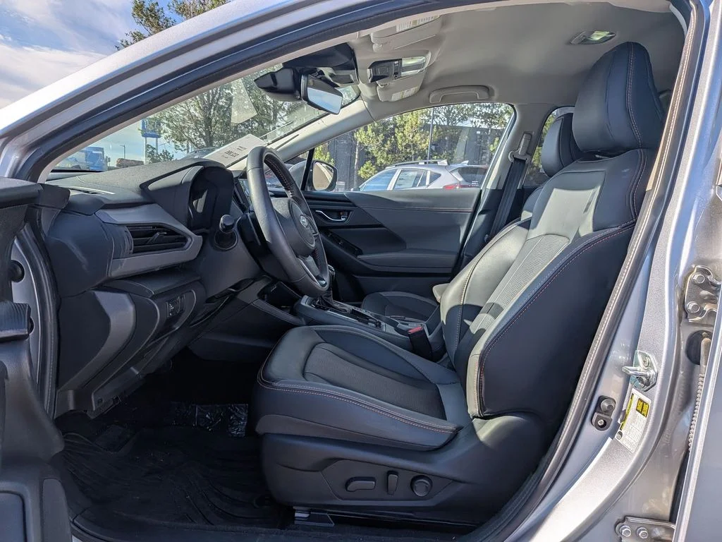 Used 2025 Ice Silver Metallic Subaru Limited image 16