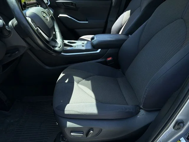 Used 2023  Toyota LE image 21