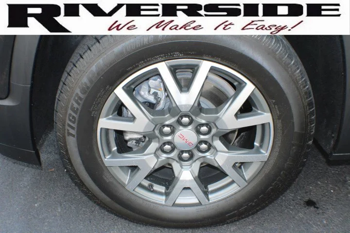 Certified Used 2022 Ebony Twilight Metallic GMC SLE image 5