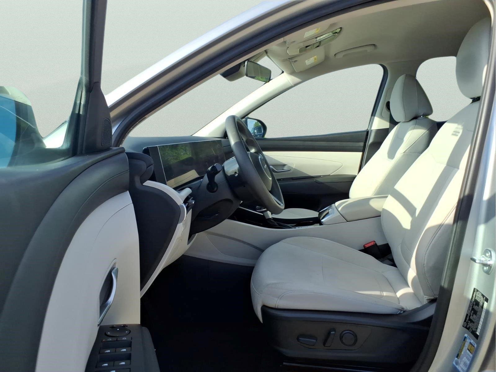 Used 2025 Shimmering Silver Hyundai SEL image 17