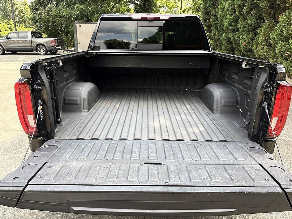 Used 2023 Onyx Black GMC Denali Ultimate image 23