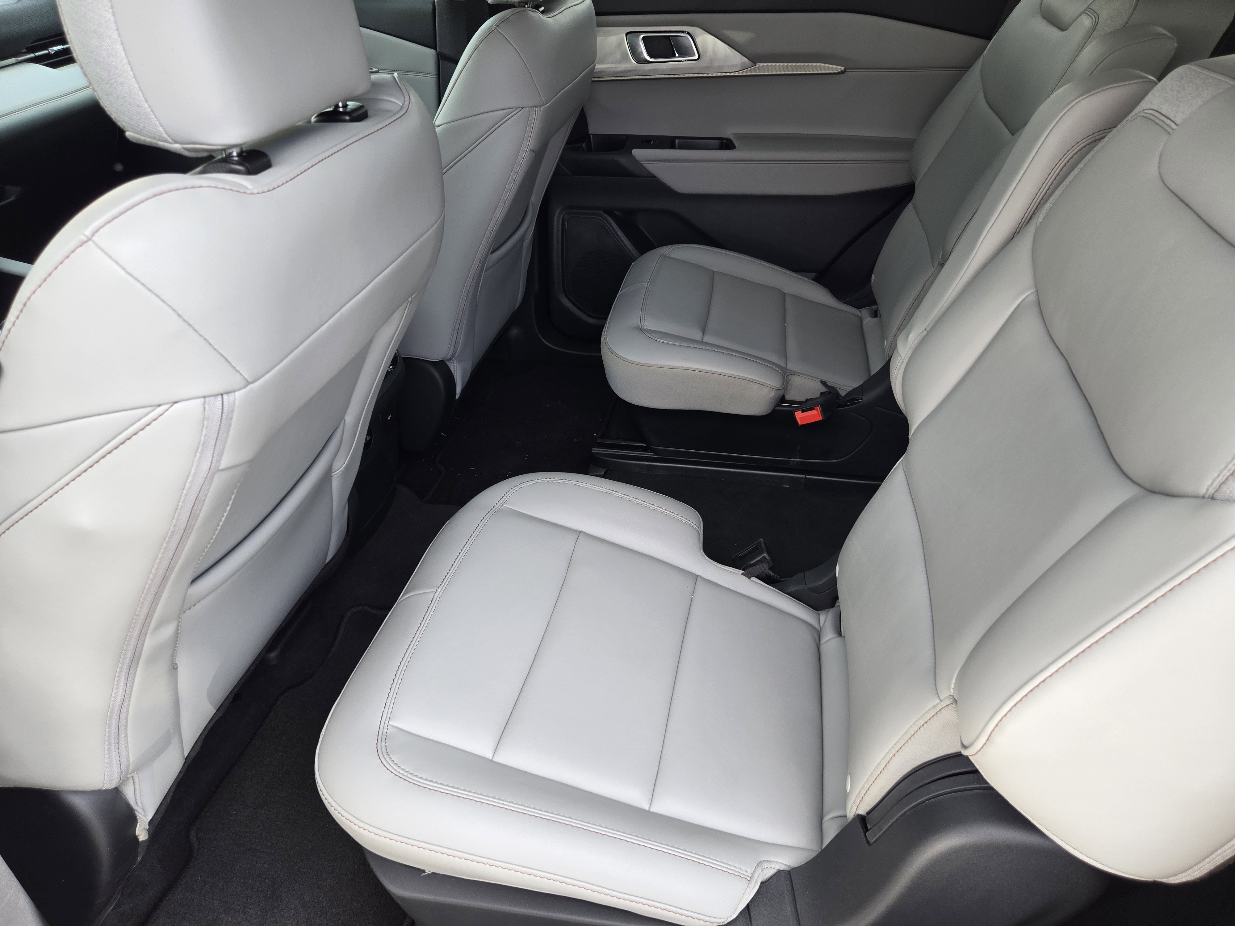 New 2026 Star White Metallic Tri-Coat Ford Active image 18