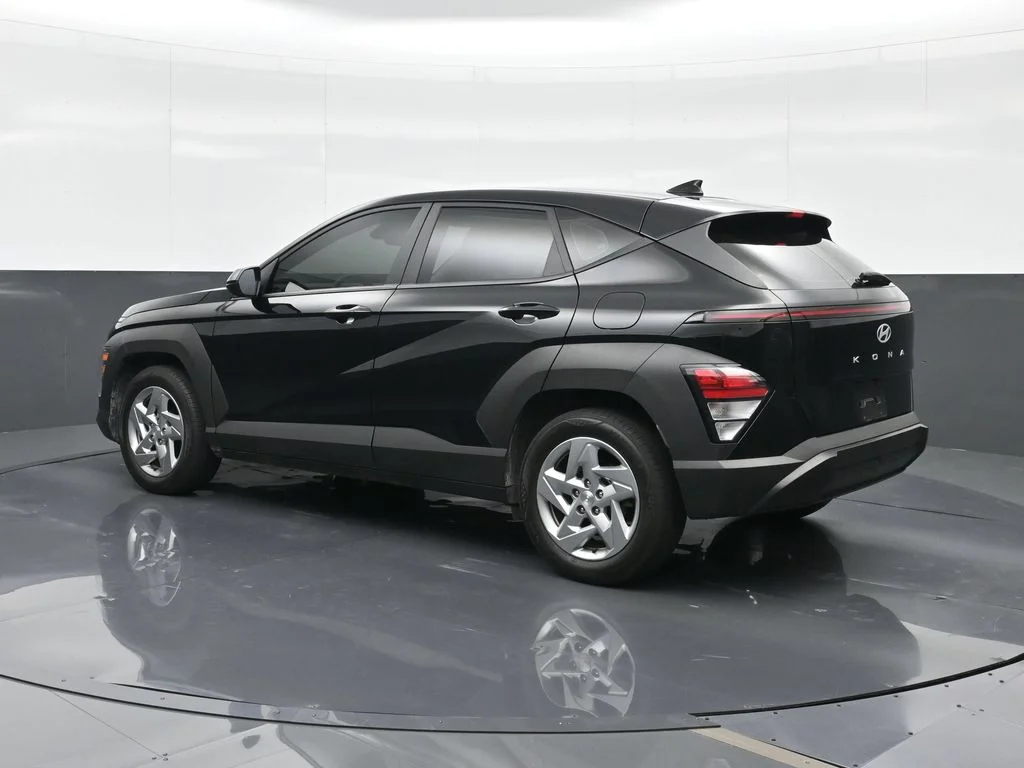 Used 2025 Black Hyundai SE image 2