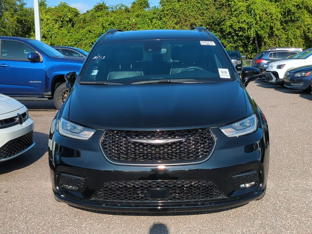 Used 2025 Black Chrysler Limited image 2